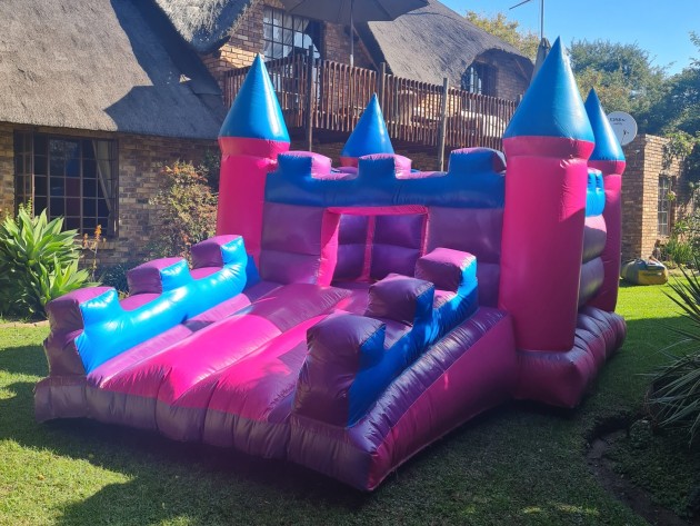 Castle & slide 5 - 6m x 6m slide 1m high - R590