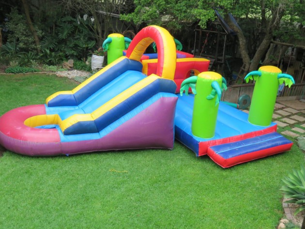 Tropical Island 8 - 8mx8m slide 1.7m high - R690
