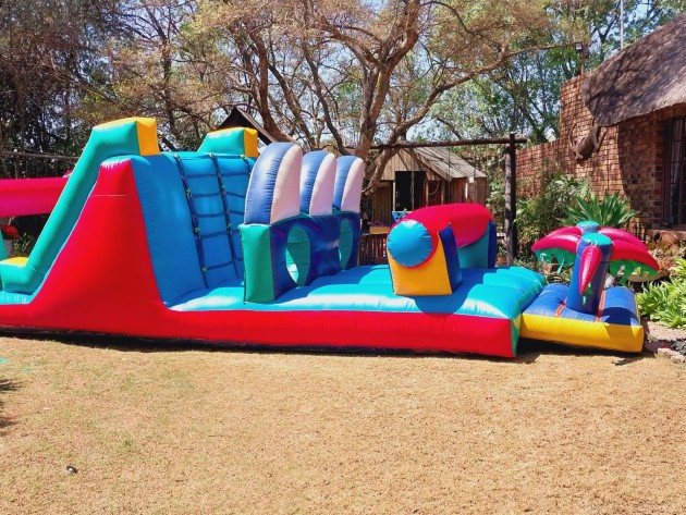 Obstacle Course 2 - 10m x 3m x 2m high slide R690